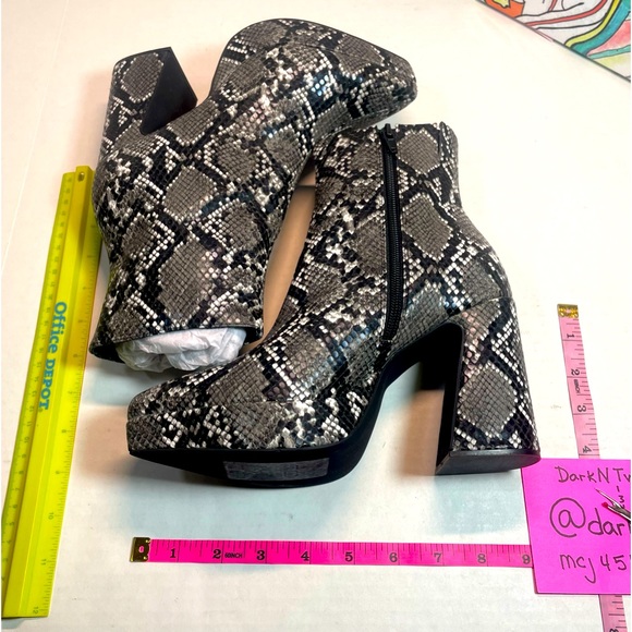 BNIB Jeffrey Campbell Dormant Black/Gray Snakeskin print platforms 6M - Picture 9 of 12